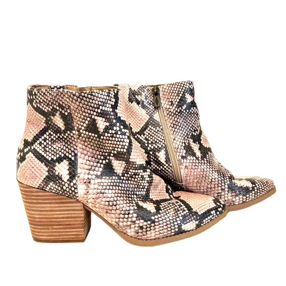 SUN STONE Animal Print Boots - Size 7 - Picture 1 of 6